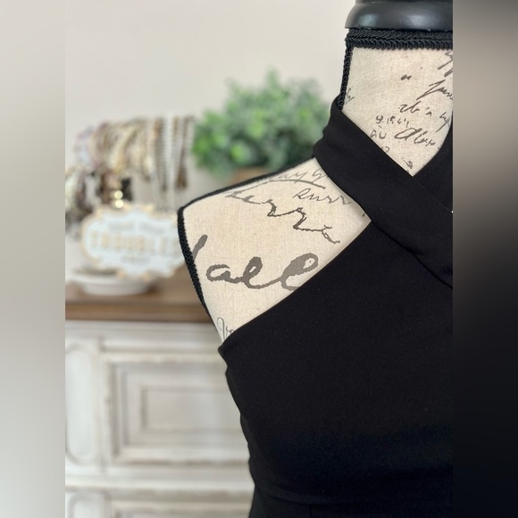 🖤 BEAUTIFUL little black dress, size 2 - see video - Picture 4 of 9